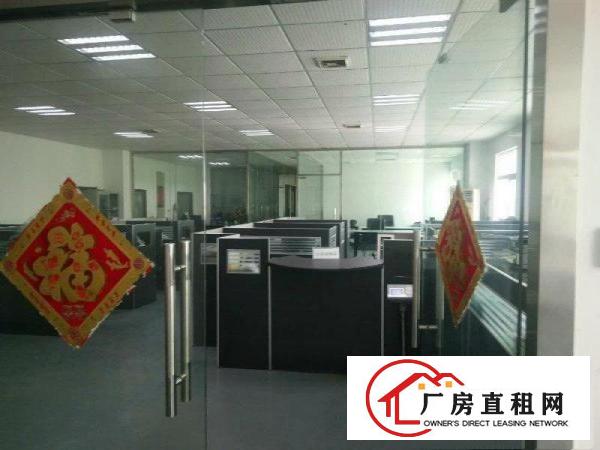 
龙岗南约爱南路2楼1000平现成装修厂房无公摊