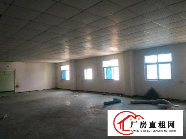 
龙岗南约爱南路2楼1000平现成装修厂房无公摊