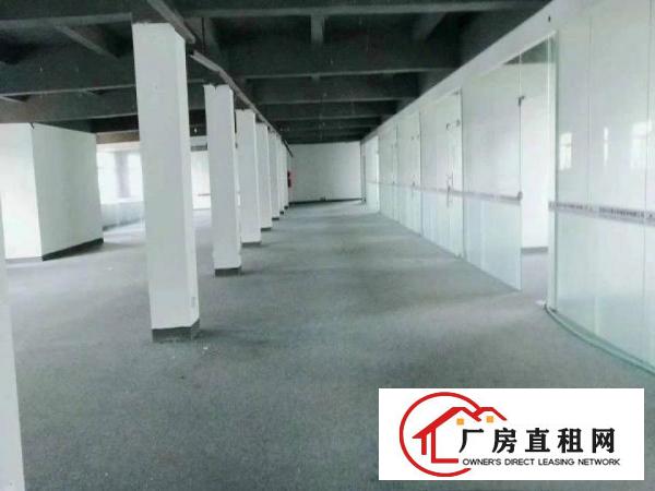 
龙岗爱联地铁口新空出全新厂房每层1260平米可分租
