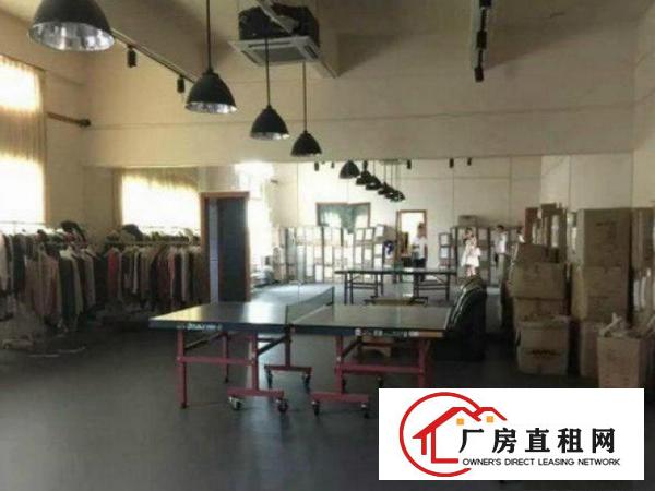 
常平桥梓村标准厂房一楼2100平地理位置良好，交通便利