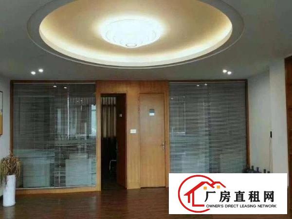
常平高速出口新出厂房1,5层18200，价格便宜