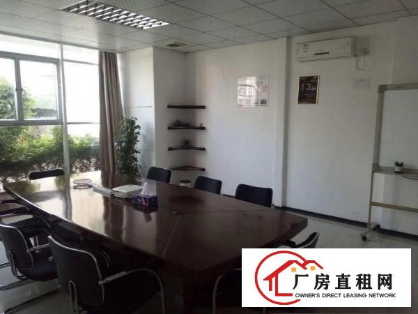 
常平靠近黄江卢屋新出全新精装修厂房一楼950平方