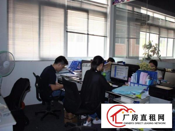 
出租新装修的办公室仓库