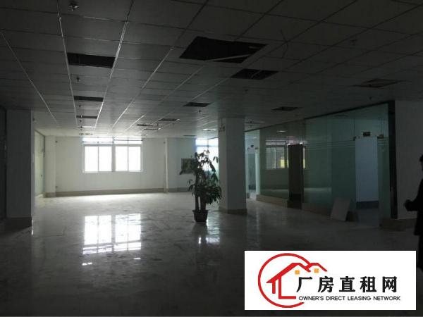 
龙岗爱南路边新出带装修办公室750平方转让