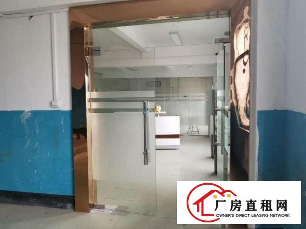 
急龙岗南约广场附近二楼厂房700平米带装修