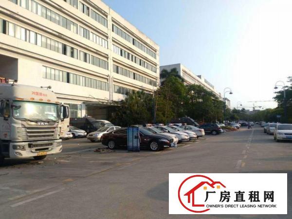 
出租龙岗区横岗新出楼上3700平厂房带装修配两部3吨货梯