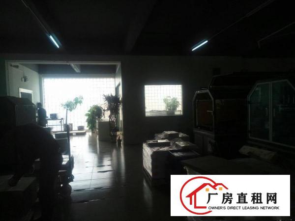 
横岗六约，埔厦工业区，三楼380平方带装厂房出租。