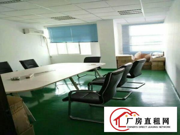 
横岗六约塘坑地铁站三楼新出900厂房出租可分450