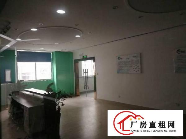 
横岗六约塘坑地铁站三楼新出900厂房出租可分450