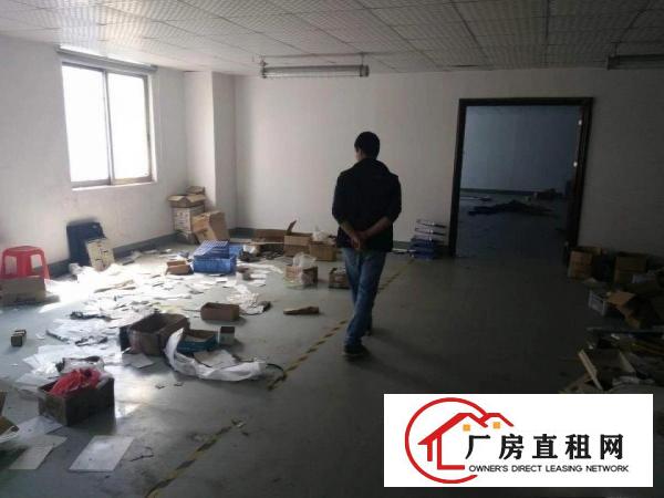
横岗大康新出2200平方带装修厂房，可分租400平