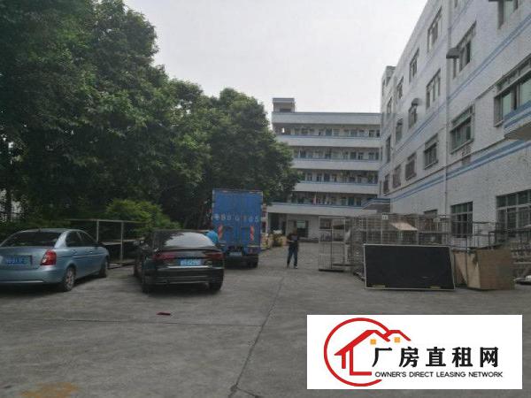 
西坑社区锦泰百货旁边三楼700平米出租，面积实在