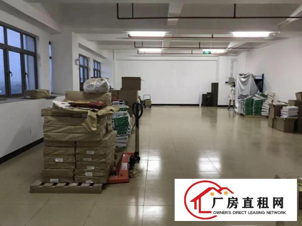 
六约地铁站边一楼电商园100.200..500平米