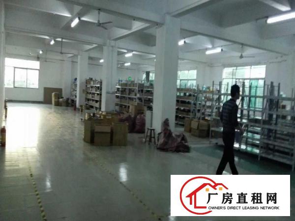 
坂田地铁口新出3楼1000平方带精装修适合做办公贸