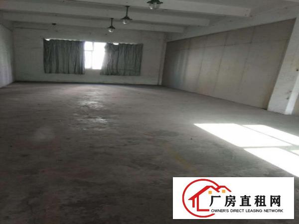 
平湖白泥坑新现成装修出租，转租带库一楼330平起