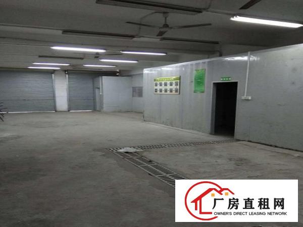 
平湖白泥坑大门旁边190平，400平精装修配送厂房租