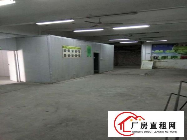 
平湖白泥坑大门旁边190平，400平精装修配送厂房租