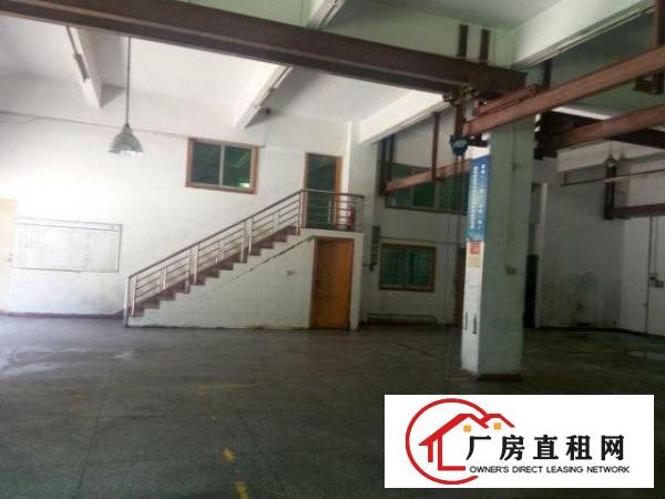 
平湖华南城高速路口750平带吊车厂房租，适合塑胶