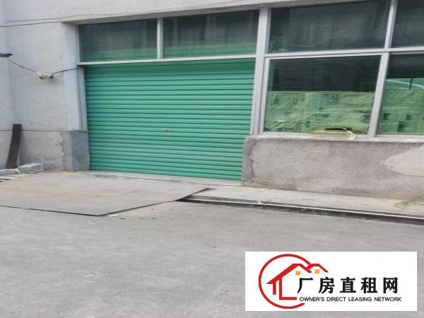 
平湖华南城高速路口750平带吊车厂房租，适合塑胶