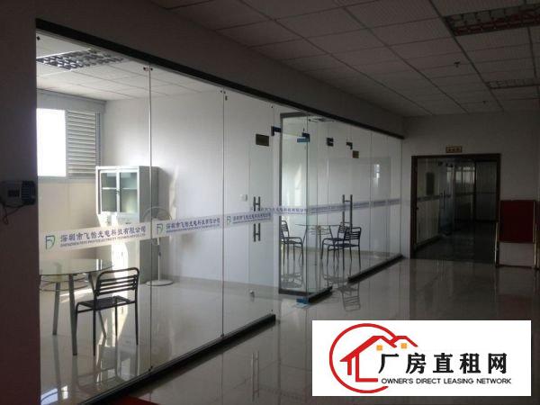 
平湖华南城高速路口750平带吊车厂房租，适合塑胶
