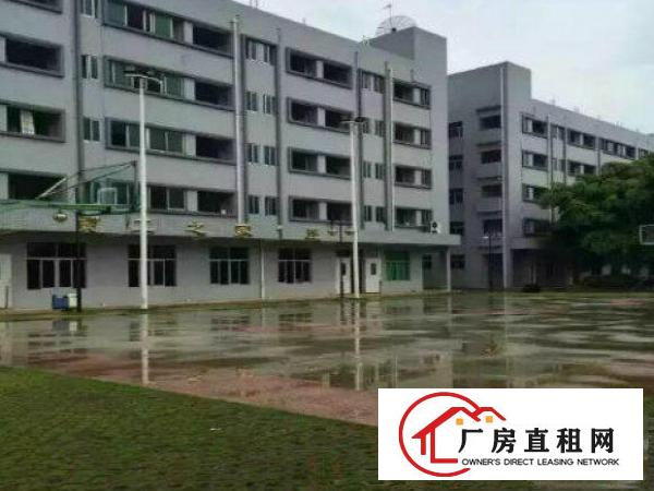 
龙岗区平湖新出楼上1600平无尘车间厂房待出租，带装修