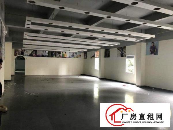 
平湖大皇公附近有新出楼上1600平米厂房招租