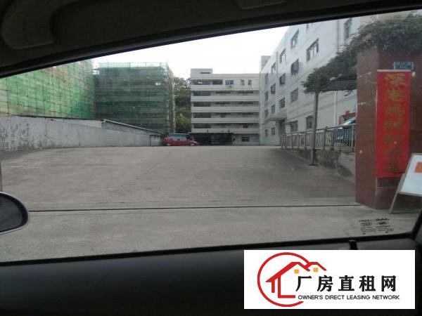 
平湖广场附近1100平方独院一楼出租，适合五金塑胶