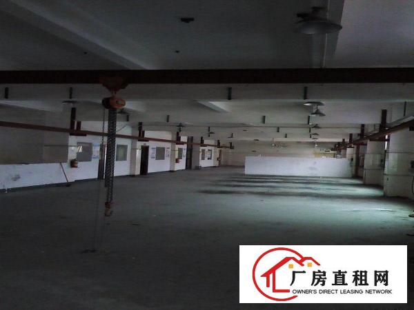 
平湖富民工业区楼上600平方手袋厂分租厂房，现成设备。