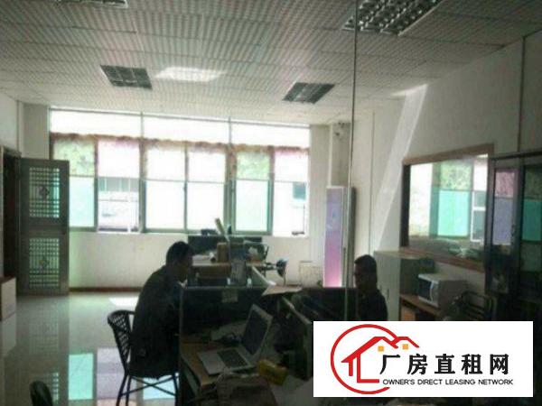 
平湖鹅公岭原房东楼上650平方带精装修无转让费