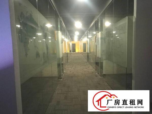 
平湖富民工业区一楼1000平方形象好带办公室