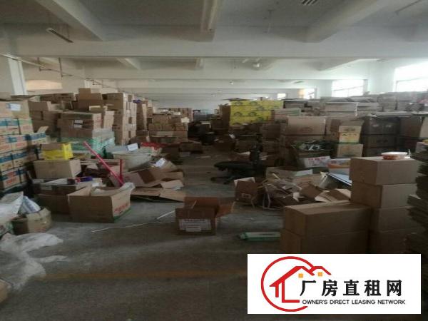 
平湖四楼1700平方厂房招租，空地大，有装修