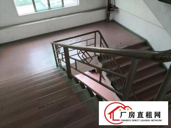 
平湖上木古工业区二楼1200平方招租