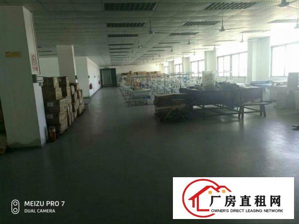 
平湖大型工业区三楼面积1500平米带装修出租急急