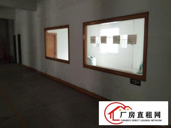 
平湖华南城旁楼上带装修标准厂房出租
