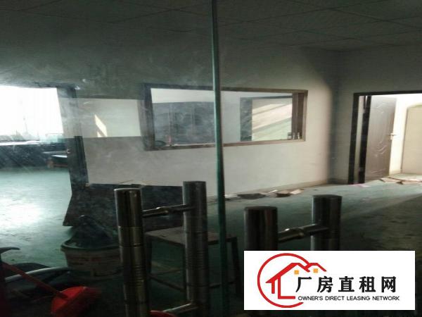 
平湖华南城旁楼上带装修标准厂房出租