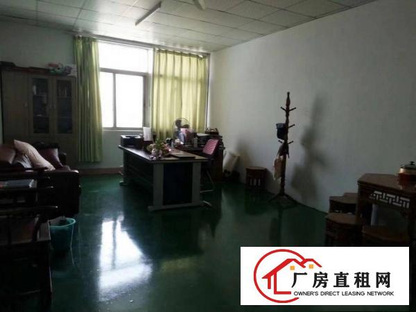 
现出租三楼1450平方带地坪漆隔好办公室装修