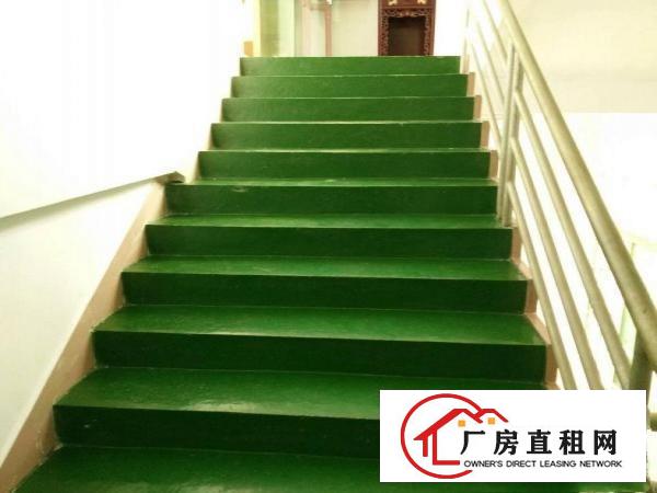 
平湖富民工业区二楼750平方带装修厂房急租