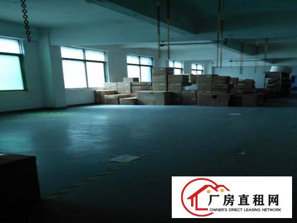 
平湖广场附近大工业园二楼700平带现成装修厂房急租
