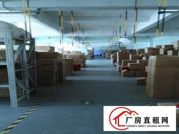 
平湖广场附近大工业园二楼700平带现成装修厂房急租