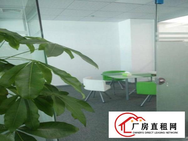 
平湖华南城边上工业区楼上168平米带装修出租