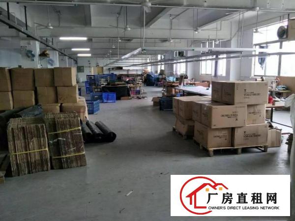 
平湖华南城附近新出楼上1680平厂房出租，大小可分