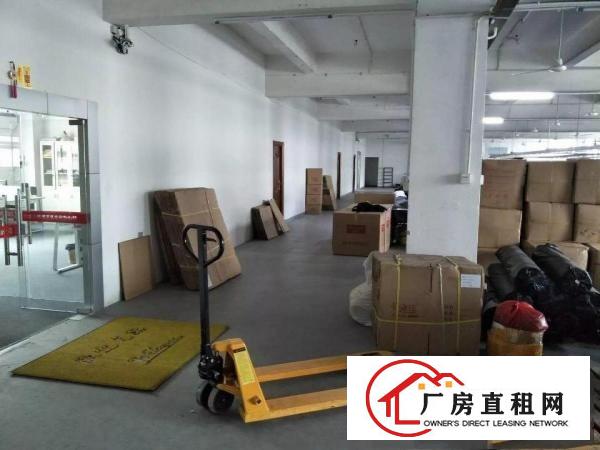 
平湖华南城附近新出楼上1680平厂房出租，大小可分