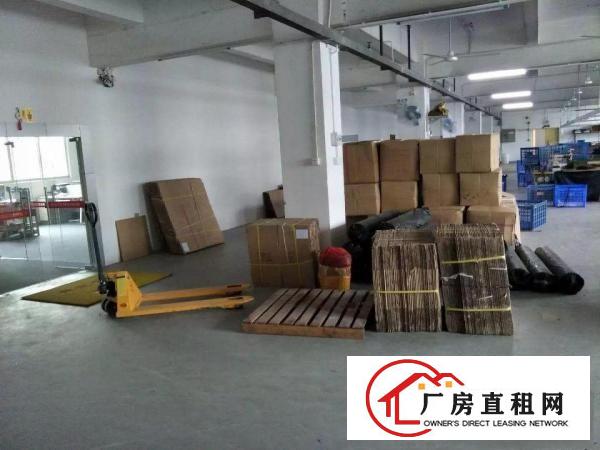 
平湖华南城附近新出楼上1680平厂房出租，大小可分