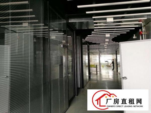 
平湖高新科技园楼上带精装修厂房1180平米急租