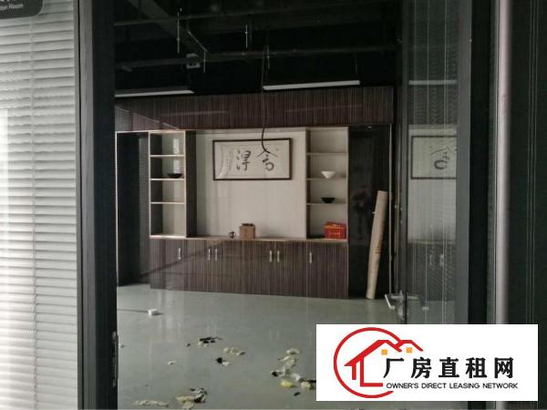 
平湖高新科技园楼上带精装修厂房1180平米急租