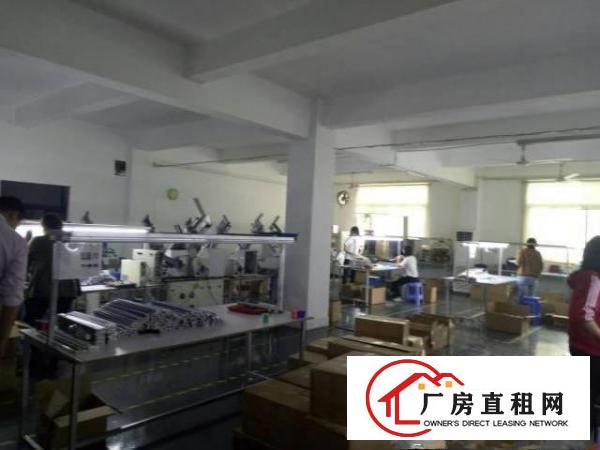 
出租龙岗区坪地800平方厂房，三楼适合轻工业，2吨电梯一部