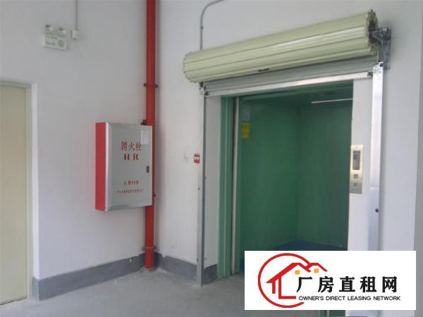
龙岗嶂背，楼上标准厂房430平，带货梯，交通方便