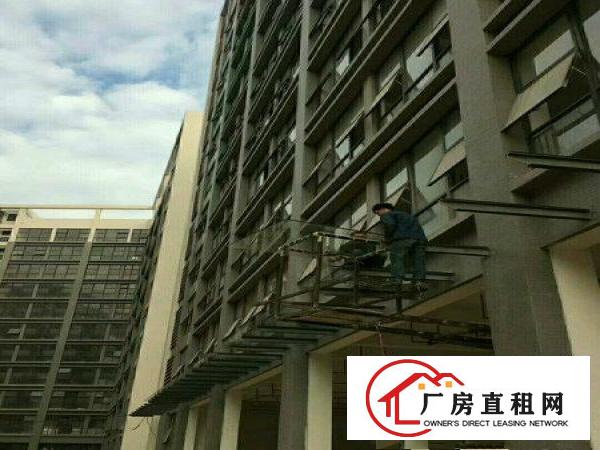 
龙岗高新区15万平全新红本厂房，可分租，有喷淋
