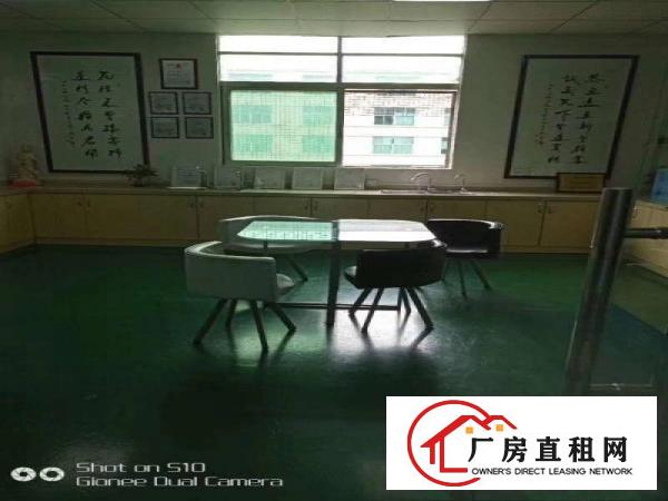 
坪低中心村新出楼上带装修厂房1250平米