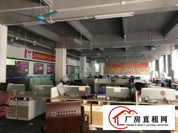 
横岗六约地铁站1392平米一楼仓库出租，适合电商，