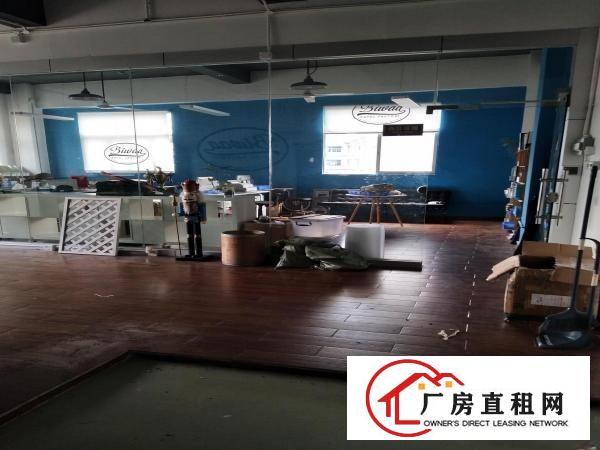 
丹竹头地铁口新出四楼1500平米带装修厂房出租